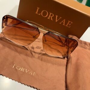 Lorvae show off Sunglasses
